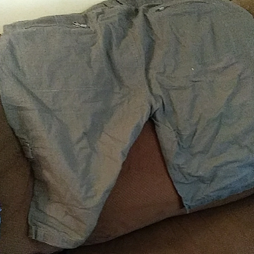 gray shorts - Picture 3 of 4